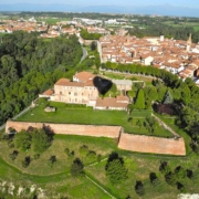 Vista su Bene Vagienna e sul Castello dei Conti Costa Credit John Aimo